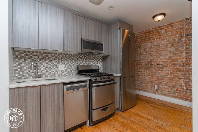 Building Photo - 934 Lafayette Ave