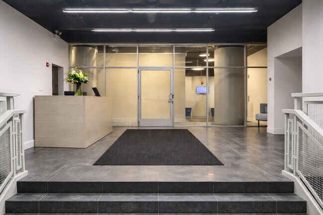 Foto del edificio - 565 W Quincy St