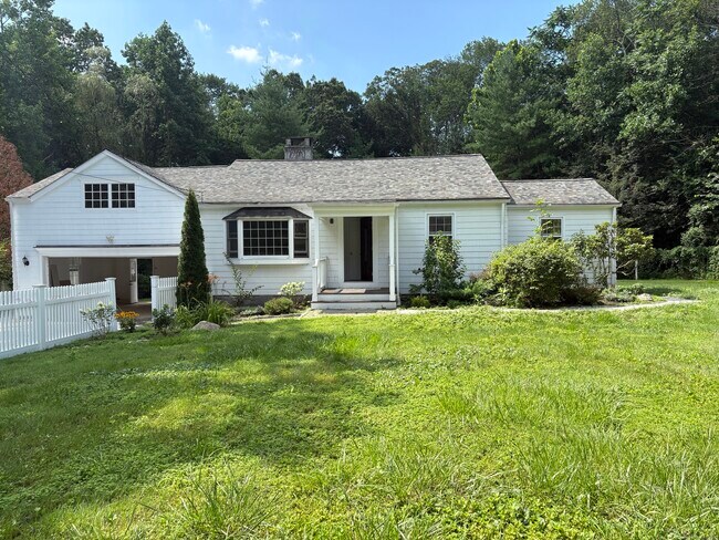 Foto del edificio - 158 Jelliff Mill Rd