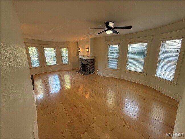 Foto del edificio - 95 Inwood Pl