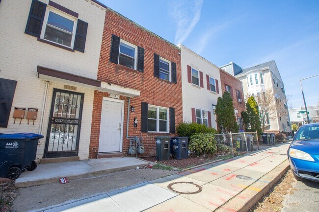 Foto del edificio - 2540 9th St NW