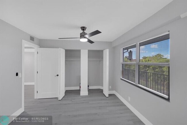 Building Photo - 12600 SW 5th Ct