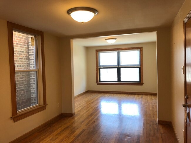 Building Photo - 3313 S Halsted St
