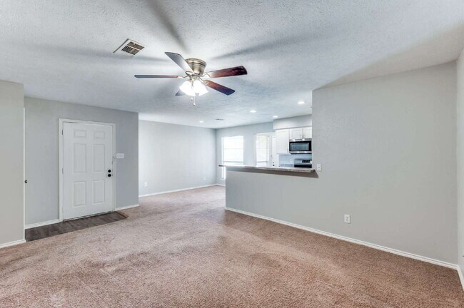 Foto del edificio - Prime Denton Living: 3-Bed Home Near UNT & Denton High