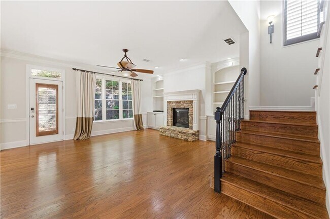 Foto del edificio - 6421 Crown Forest Ct
