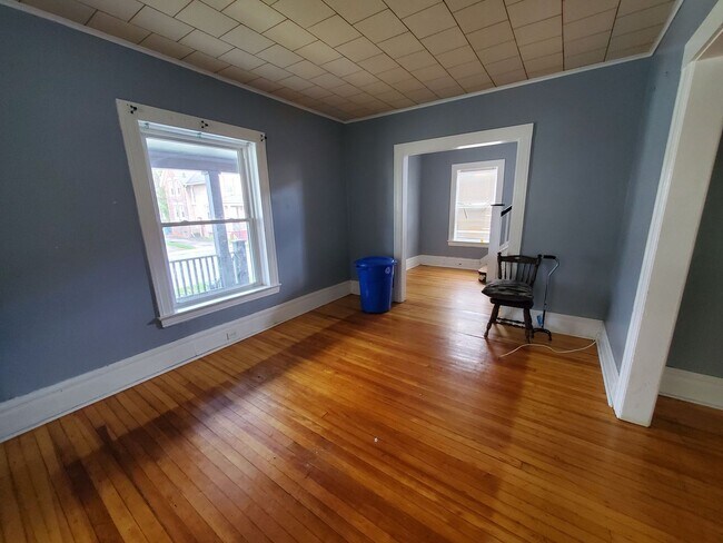 Foto del edificio - Large 4 Bedroom Single Family House Availa...