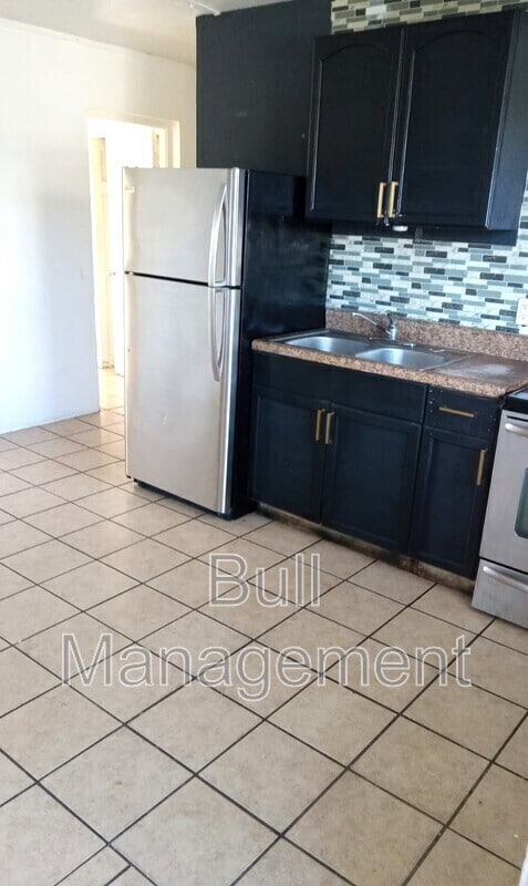 Building Photo - 746 S Lee Ave