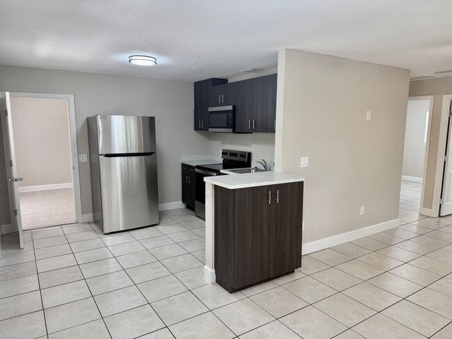 Foto del edificio - Fully Renovated and Modern 3/1 Available Now!