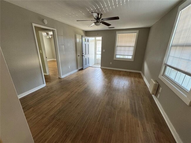 Foto del edificio - 310 W Park St