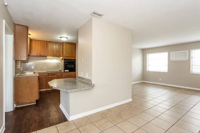 Foto del edificio - 5828 Wiltshire St