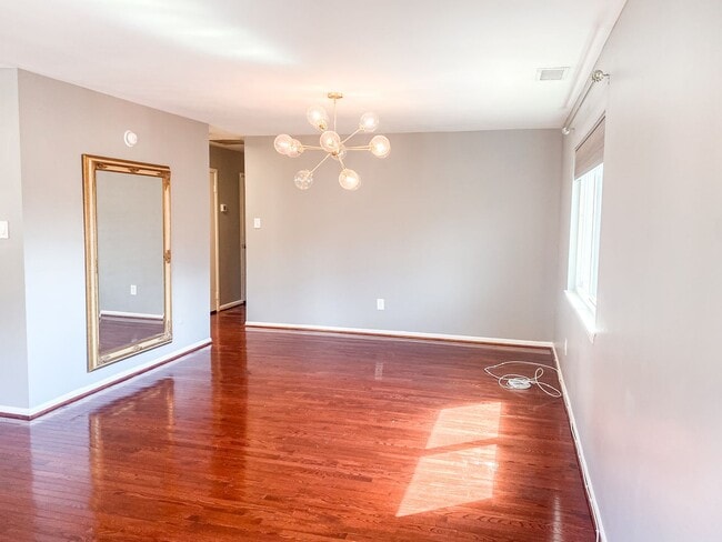 Building Photo - Stunning 3 Bed 2 Bath Condo In Much Sought...