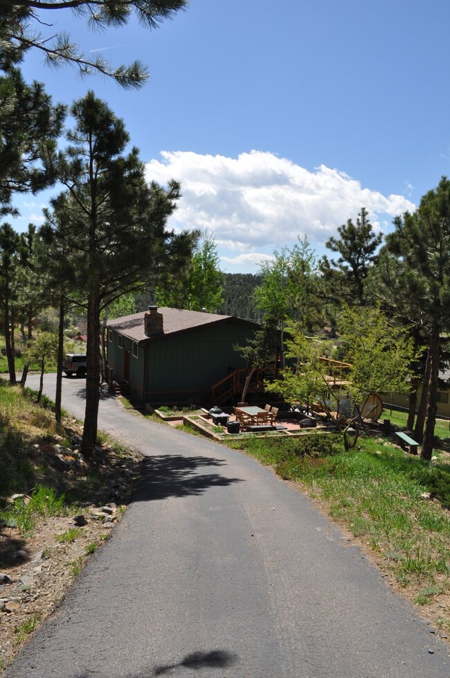 Building Photo - Great House in North Evergreen!