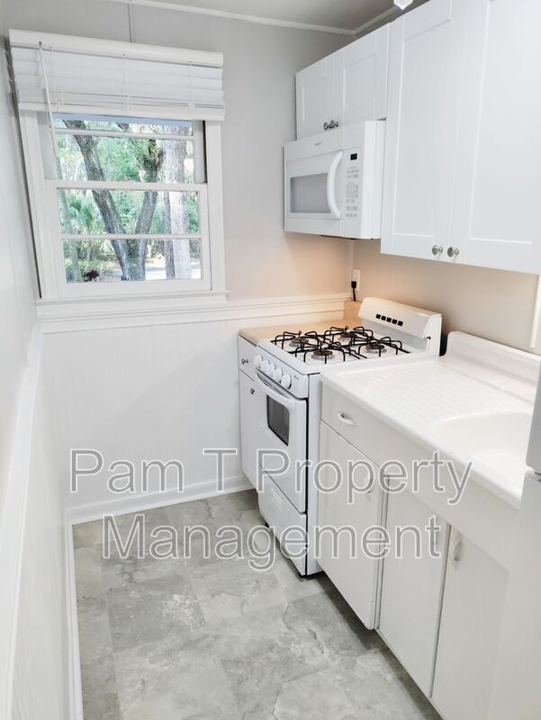 Foto del edificio - 5 Southwood Drive