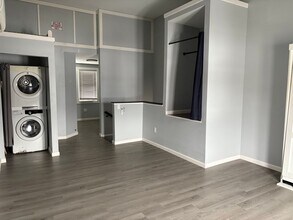 Building Photo - 153 S Main St