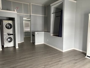 Building Photo - 153 S Main St