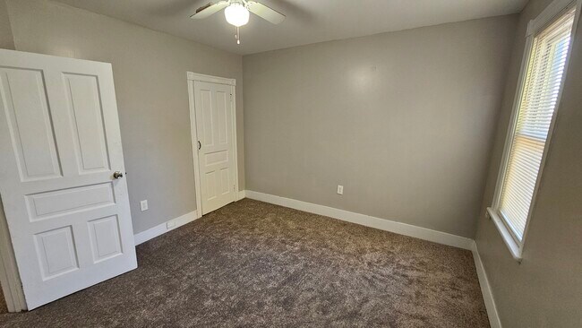 Foto del edificio - 5040 Washington Ave