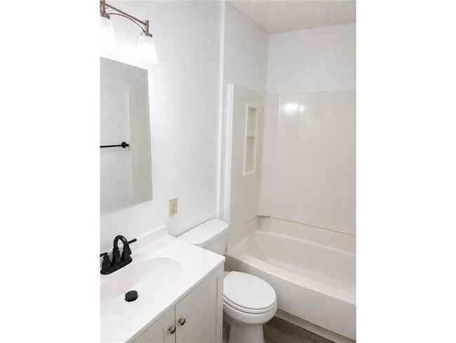 Foto del edificio - 800 Hackberry Dr