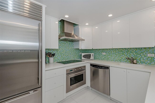 Building Photo - 2301 Collins Ave