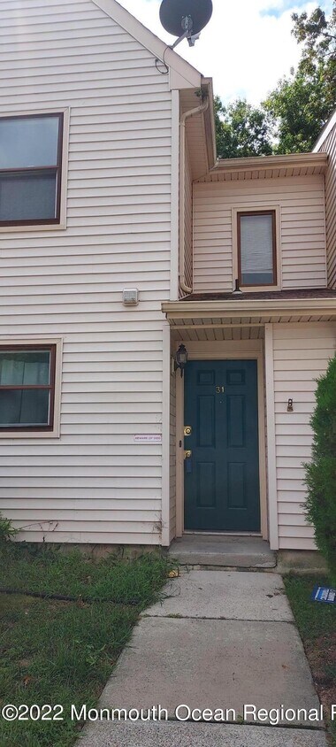 Primary Photo - 31 Pin Oak Ln