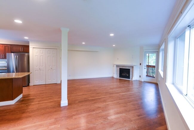 Building Photo - 5078 Delridge Way SW