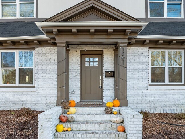Foto del edificio - Stunning Fully Renovated 5-Bedroom Home in Desirable Trinity Park, Durham