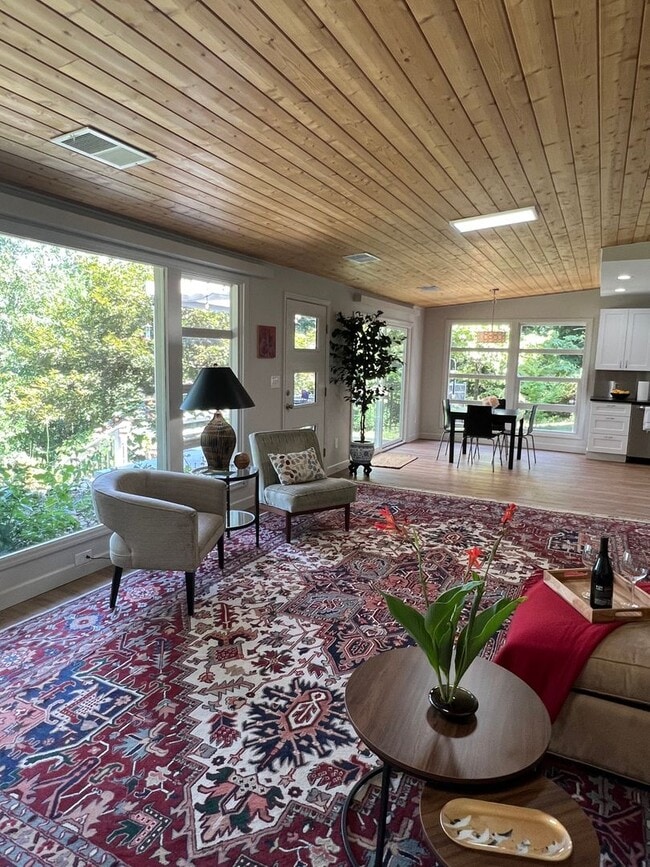 Building Photo - Paradise found! The perfect executive work...