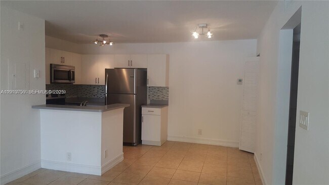 Foto del edificio - 731 Lyons Rd