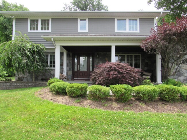 Building Photo - 10 Foxwood Ln
