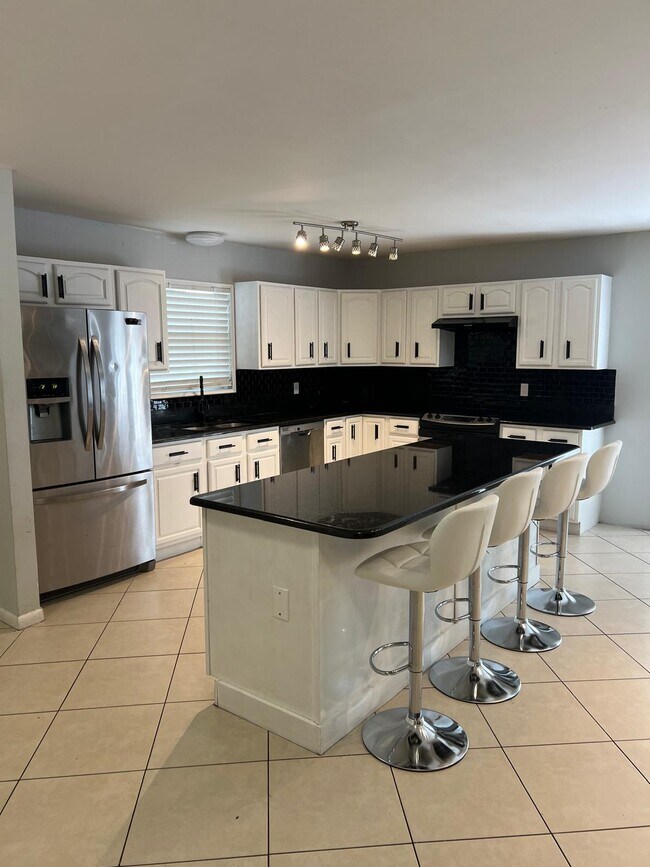 Foto del edificio - 2417 Sundy Ave