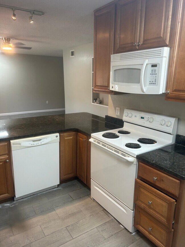 Building Photo - 401 Marshall Ct