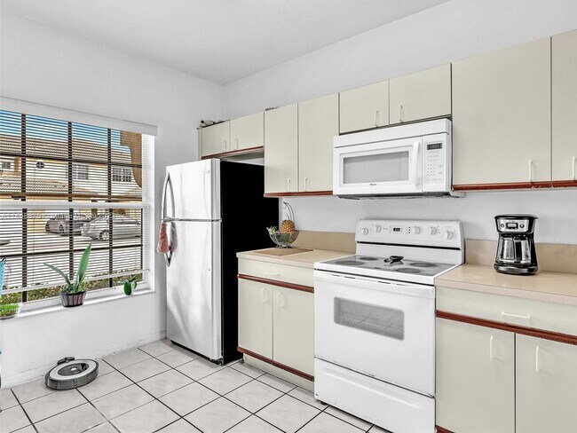 Foto del edificio - 326 SW 120th Ave