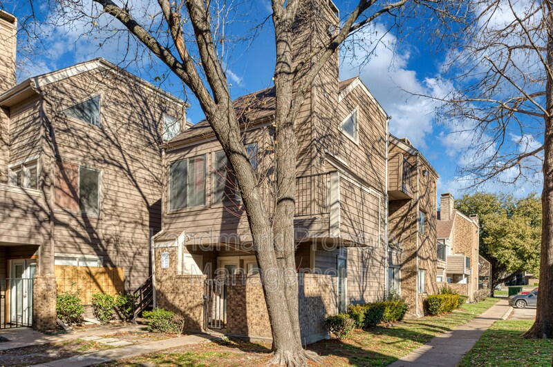Primary Photo - 9809 W Walnut St