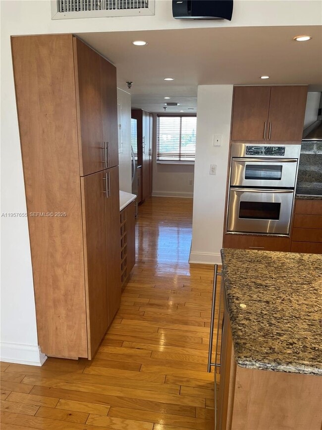 Building Photo - 650 Ocean Dr