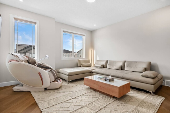 Photo du bâtiment - 187 Carringford Rd NW