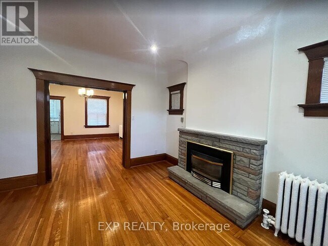 Photo du bâtiment - 174 Evelyn Ave