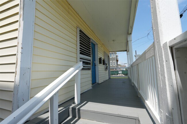 Building Photo - 1213 28th St