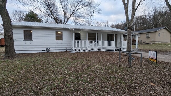 Building Photo - 402 Hickory St