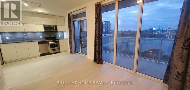 Photo du bâtiment - 56 Annie Craig Dr