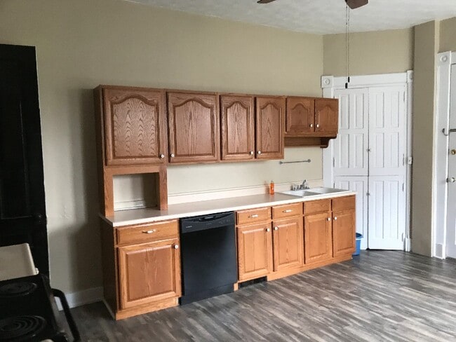 Building Photo - 227 James St