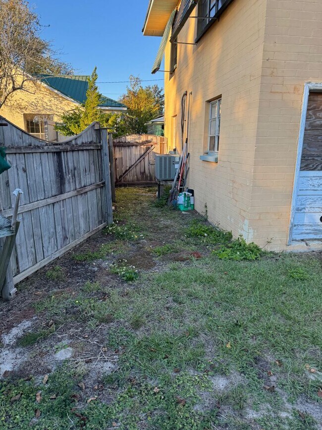 Building Photo - Single-Family House for Rent