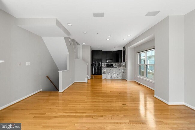 Foto del edificio - 2113 12th Pl NW