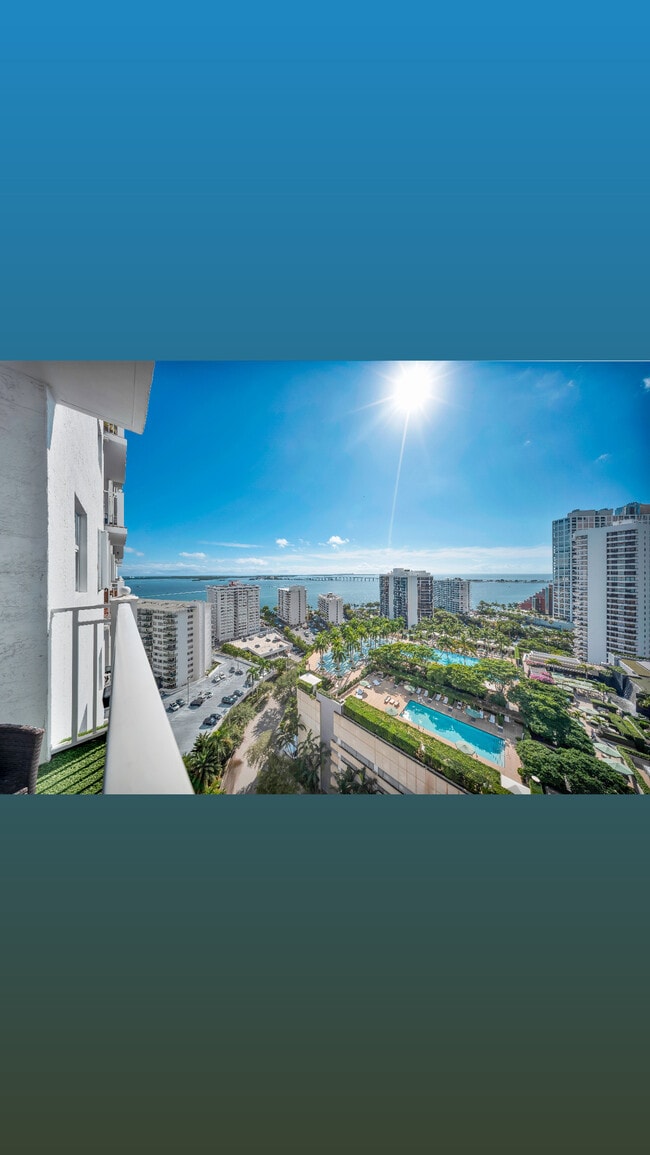 Building Photo - 185 SE 14th Ter