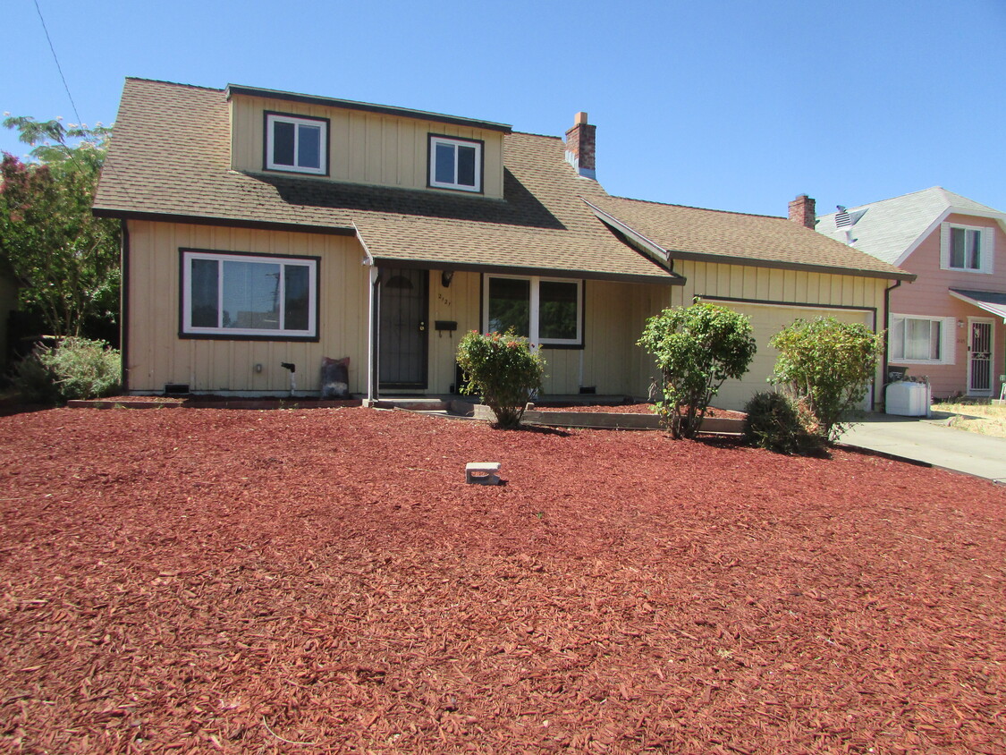 Primary Photo - 2121 Surrey Rd