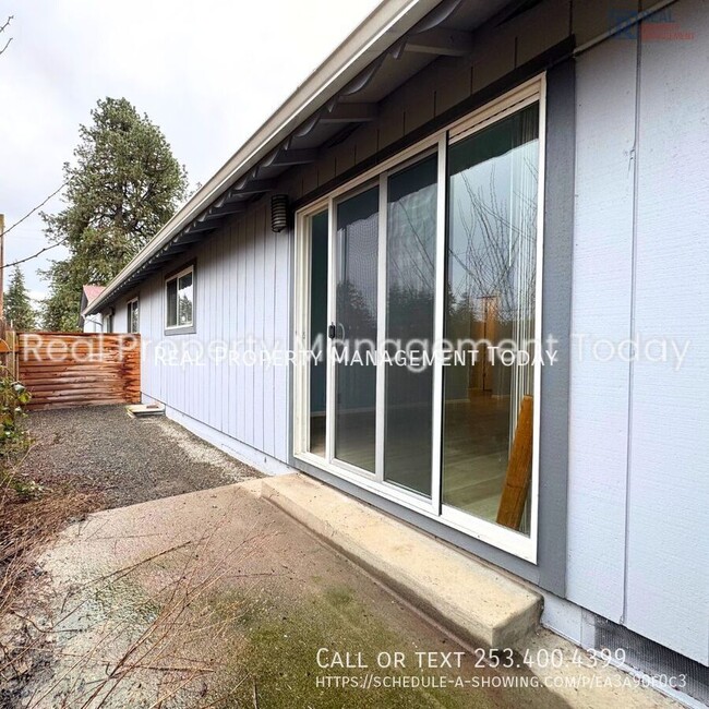 Building Photo - Great 2 bed and 1 bath unit in Spanaway!