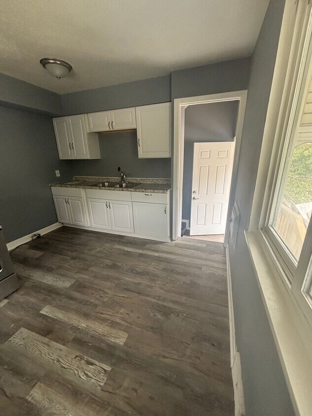 Foto principal - 3bd Single Section 8