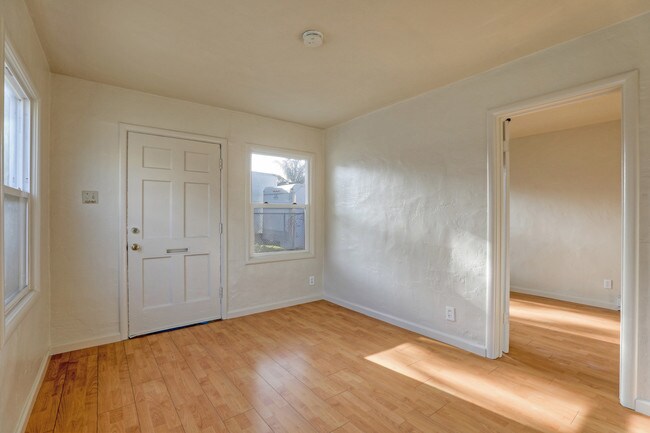 Foto del edificio - 1129 Campbell Ave