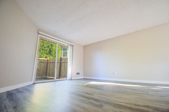 Photo - Newly Updated Single Level 2 Bedroom Apt in SE Portland!