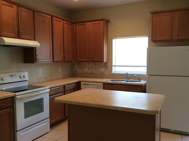 Building Photo - 1659 Canoe Creek Falls Dr