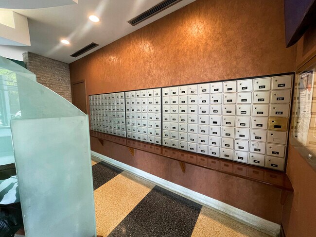 Foto del edificio - 6301 N Sheridan Rd