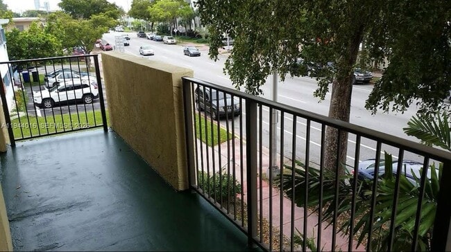 Building Photo - 1975 Normandy Dr